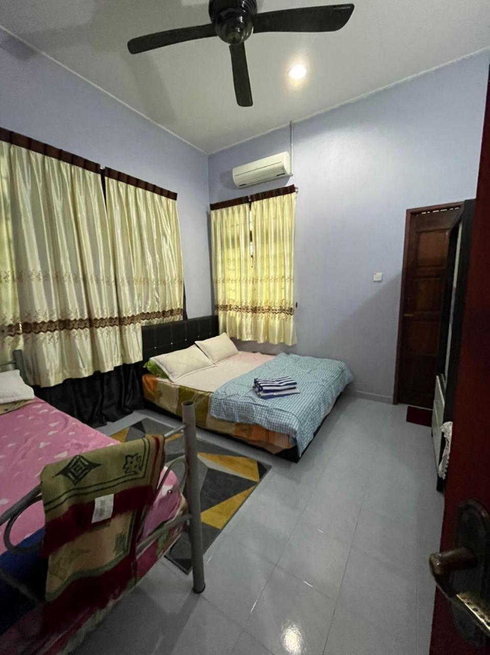 Wan Guest House Pasir Mas Luaran gambar